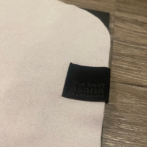 Lululemon The Towel - Picture 6 of 7